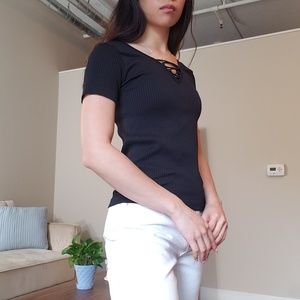 Black ribbed strechty top with crossing detail